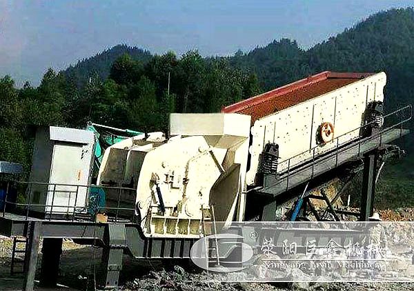 吉林客户时产200吨柴油流动石头破碎制沙设备